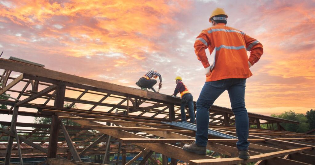 Nieuwe dakconstructie plaatsen
