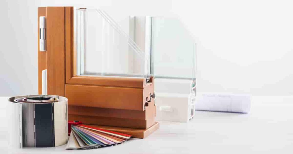 De keuze uit dubbel glas of triple glas. De ene met een houten frame en de andere met een aluminium frame.